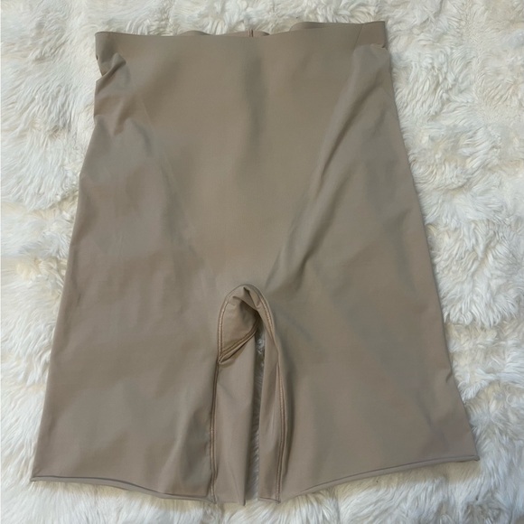 SPANX Beige Shapewear Thin-Stincts Sz Small - Picture 1 of 7